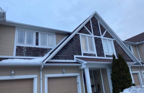 Ottawa Division Casa | Cute 3 bed rooms townhouse in Bridlewood / quite neighborhood