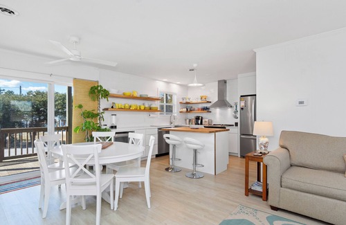 The Point Casa | Cute 3 Bedroom 1/2 Duplex with Top Deck Views at the Point