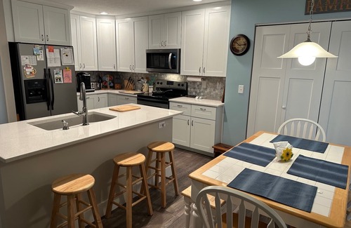 South Bend Casa | Lindo 3 habitaciones, 2 baños, 4 millas al norte del aeropuerto SBN y 7. 5 millas a ND