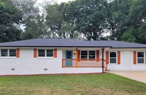 Forest Park Casa | Cute 3 bedroom near ATL Airport w/ King Bed & Den