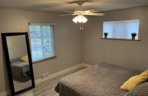 Southeast Casa | Cute 5-BR/2-BA house near Downtown and the Tech Center