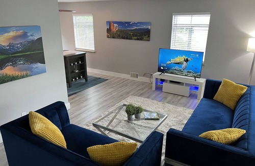 Southeast Casa | Cute 5-BR/2-BA house near Downtown and the Tech Center