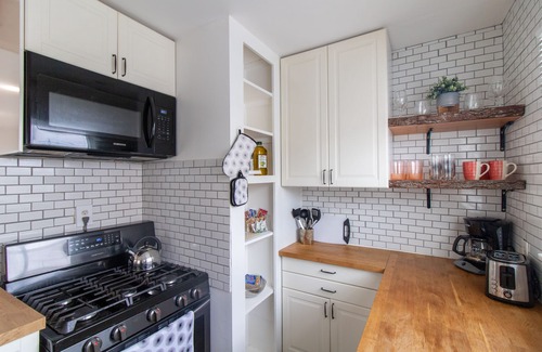 Crown Point Cabaña | Cute and clean 1 bed/1 bath beach cottage with A/C