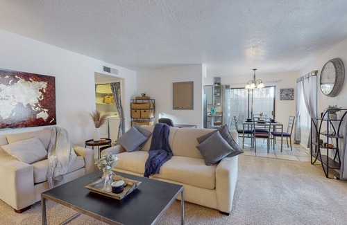 Northeast Heights Condominio | Cute and Comfy in the NE Heights!
