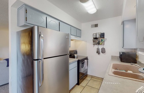 Northeast Heights Condominio | Cute and Comfy in the NE Heights!