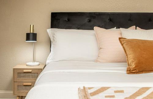 Mid America Apartamento | Cute and Cozy 2 Bedroom Condo Great for a couple or small family
