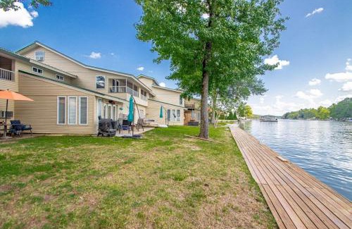 Mid America Apartamento | Cute and Cozy 2 Bedroom Condo Great for a couple or small family