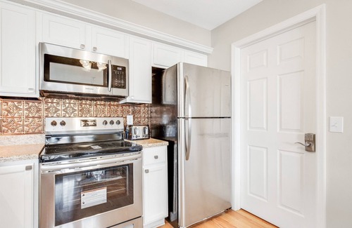 Columbus Casa | Cute and Cozy 3 Bedroom Ranch Home w/ Deck and Fenced Yard