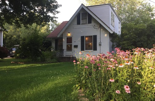 Twain Casa | Hawkeye Football Getaway House