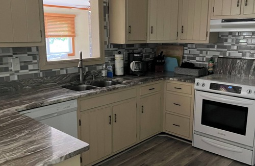 Berlin Casa | Cute and cozy beach style house in Berlin MD- 5 min from Assateage Beach!