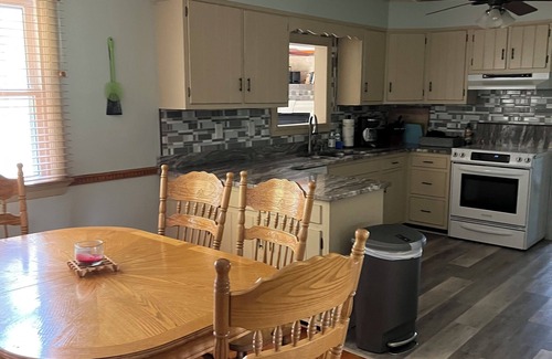 Berlin Casa | Cute and cozy beach style house in Berlin MD- 5 min from Assateage Beach!