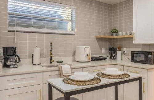 Northeast Orlando Apartamento | CUTE and COZY studio w/ jacuzzi!
