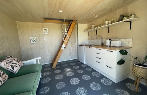 Mangawhai Casa | Cute and quirky loft with stunning rural views