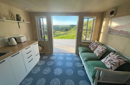 Mangawhai Casa | Cute and quirky loft with stunning rural views