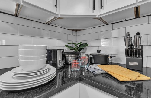 Blue Springs Casa | Cute and stylish, 3-bedroom house with WiFi, AC in wonderful Blue Springs