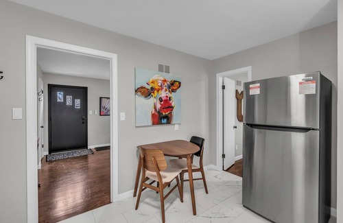 Blue Springs Casa | Cute and stylish, 3-bedroom house with WiFi, AC in wonderful Blue Springs