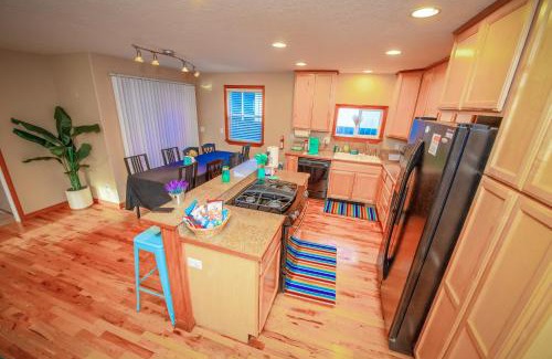 Albany Casa | Cute Artsy Sleep16 large parking, near parks, OSU