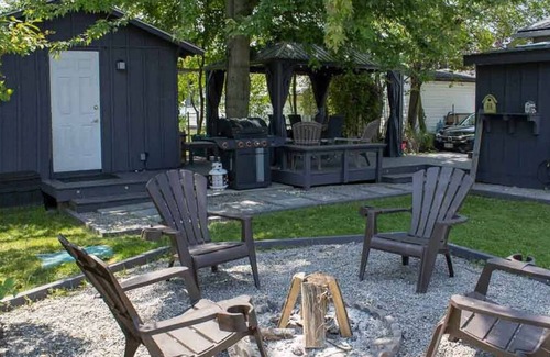 Hamilton Cabaña | Cute as a Button - Affordable & Cozy 2BR cottage. Close to Beach!