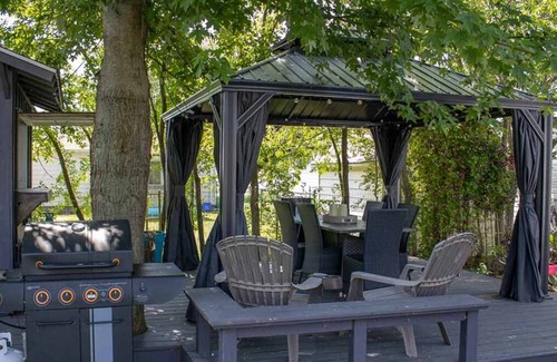 Hamilton Cabaña | Cute as a Button - Affordable & Cozy 2BR cottage. Close to Beach!