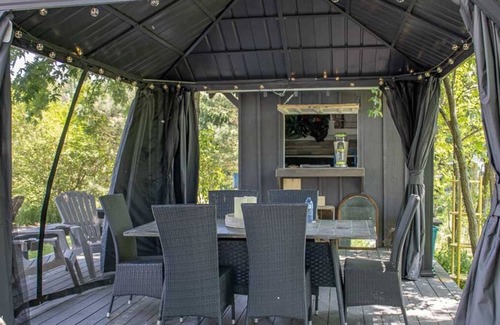 Hamilton Cabaña | Cute as a Button - Affordable & Cozy 2BR cottage. Close to Beach!