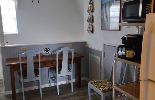 Brenham Casa | Cute barn style 2-story BnB, between Brenham and Round Top! Great farm views!