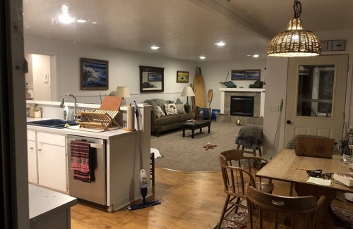 Waldport Casa | Cute Bayfront cottage w/ stairs to water. Breathtaking views & wildlife viewing!