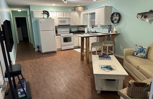 Marianna Casa | Cute bungalow just outside Marianna with full kitchen and laundry