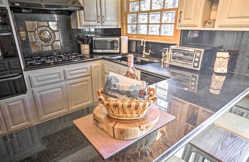 Cedar Glen Cabaña | Cute Cabin + Deck < 2 Mi to Lake Arrowhead Village