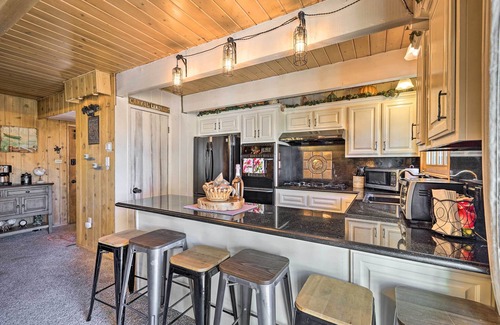 Cedar Glen Cabaña | Cute Cabin + Deck < 2 Mi to Lake Arrowhead Village