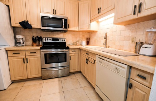 Williams Town Condominio | Cute, Clean, Comfortable Beach Retreat