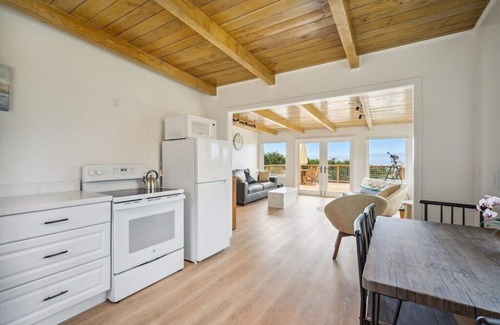 Timber Cove Casa | Cute, clean, cozy cottage along the Timber Cove cliffs, great views!