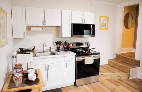 Merion Village Casa | Cute Columbus Bungalow + Modern Amenities. 7 min from downtown!