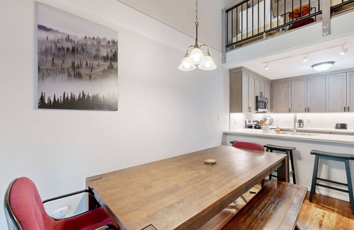 Carnelian Woods Condominio | Lindo condominio con piscina compartida, jacuzzi y tenis!