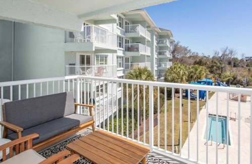North Litchfield Beach Condominio | Cute Condo with Pool view. Water park is right outside your door!