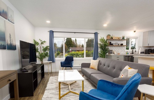 Lakewood Casa | Cute Convenient Lakewood Retreat