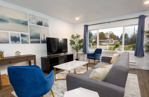 Lakewood Casa | Cute Convenient Lakewood Retreat