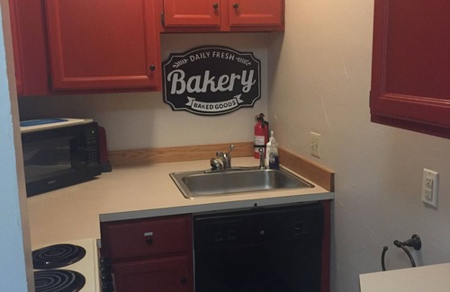 Saint Joseph Casa | Cute Corner Cottage in Downtown St. Joseph