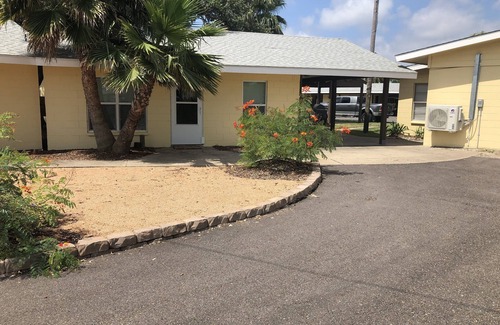 Fulton Cabaña | Cute Cottage across from Fulton Pier