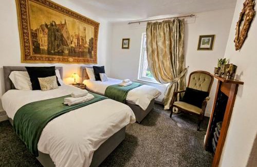 Runnymede Apartamento | Cute Cottage in Egham Heathrow- 7 Guests 3 bedrooms
