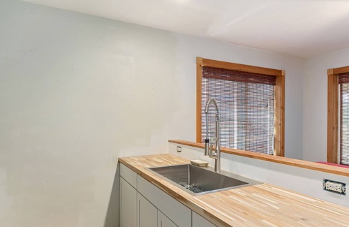 Adelma Beach Otro | Cute cottage on a pastoral horse farm in a peaceful valley surrounded by nature.