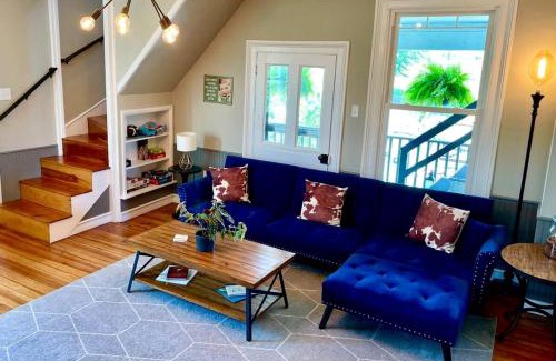 Luray Casa | Cute Cottage on Working Farm for Farmstay Glamping Getaways to Virginia - Perfect for Animal Lovers