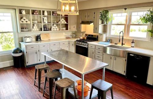 Luray Casa | Cute Cottage on Working Farm for Farmstay Glamping Getaways to Virginia - Perfect for Animal Lovers