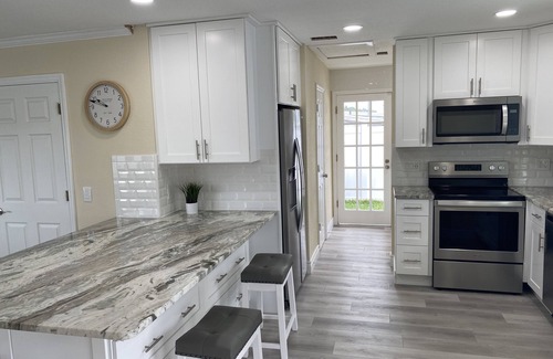 Vero Beach Cabaña | Cute Cottage with pool, 7 minutes 2.1 miles to Vero's Best Beach, Pet Freindly