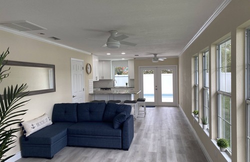 Vero Beach Cabaña | Cute Cottage with pool, 7 minutes 2.1 miles to Vero's Best Beach, Pet Freindly