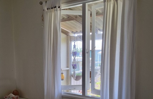 Webberton Chalet De Esquí | Cute cottage within walking distance to the best beaches. Pet-friendly.