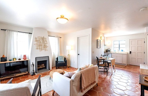 Blenman-Elm Casa | Cute & Cozy 2BR/1BA Adobe w Firepit Near UA & UMC - Low Summer Rates! 🏡🌵🌞
