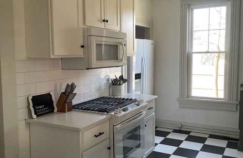 Merion Village Casa | Cute, Cozy, and Convenient, with a fenced back yard and front porch!