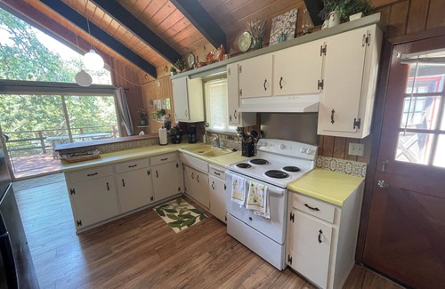 Camp Nelson Cabina | Cute cozy cabin with charm