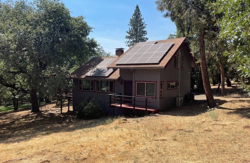 Camp Nelson Cabina | Cute cozy cabin with charm