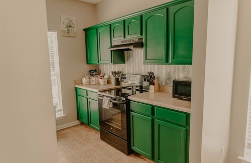 Uptown Casa | Cute & Cozy Home 1 mile to St. Jude / 2miles from Beale st. /Pet Friendly!